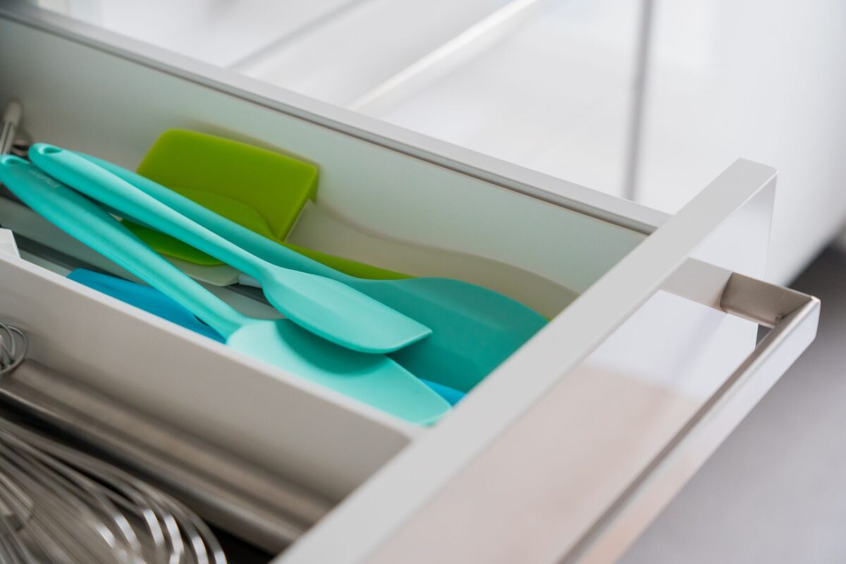 Profitez des soldes pour une cuisine durable