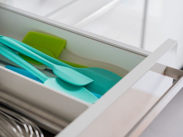 Profitez des soldes pour une cuisine durable